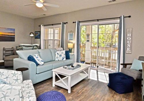 All New Luxury Beach Retreat 1 Mile to Beach w Pool — 4-Star Luxury Hotel in Myrtle Beach, United States