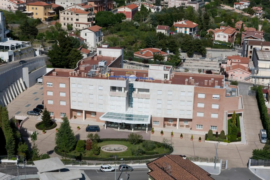 Hotel Centro di Spiritualità Padre Pio — 4-Star Luxury Hotel in San Giovanni Rotondo, Italy