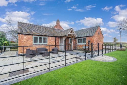 The Shed - carbon neutral hotel in Coventry