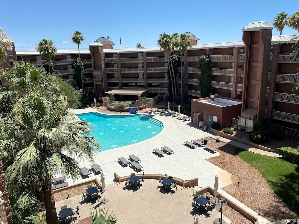 Embassy Suites by Hilton Tucson East - photo 33