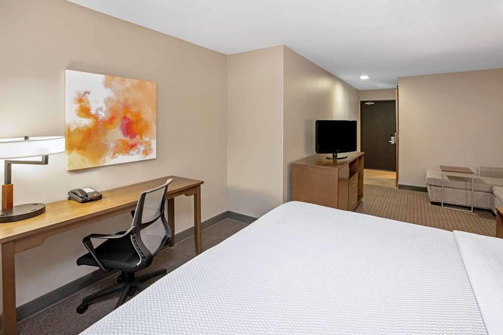 La Quinta Inn & Suites by Wyndham Seattle Federal Way - photo 19