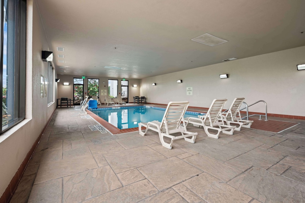 Hampton Inn Ridgefield Park - photo 40