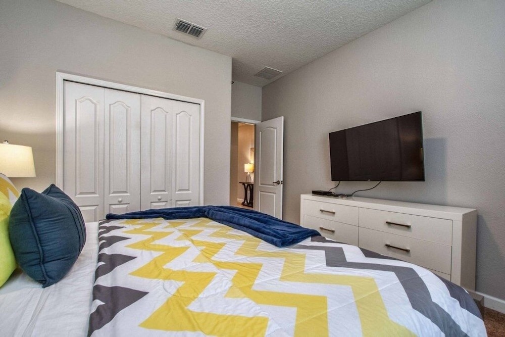 Spacious Family Getaway W Resort 3154pp 5 Bedroom Home by RedAwning - photo 5