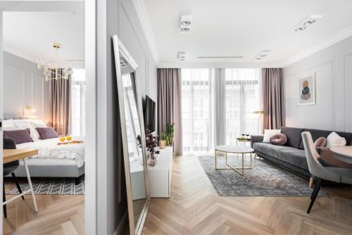 Wielopole17 Miro Apartment with AC — 4-Star Luxury Hotel in Krakow, Poland