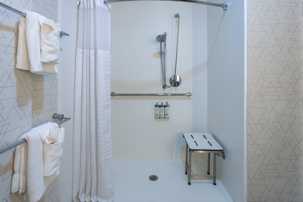Holiday Inn Express & Suites Center Township by IHG - photo 12