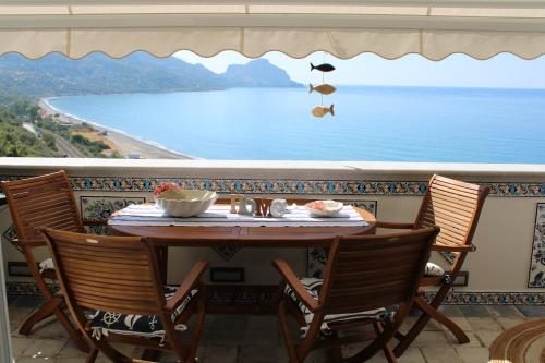 Cefalù seaside suite — 4-Star Luxury Hotel in Cefalu, Italy