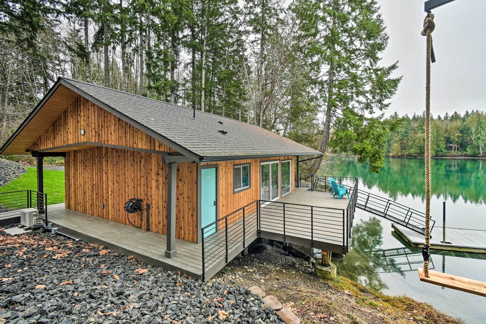 Dreamy Bayfront Cabin With View Dock And Kayaks 17964912 — Olympia