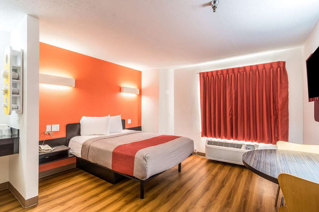 Motel 6 Harvey IL - photo 7