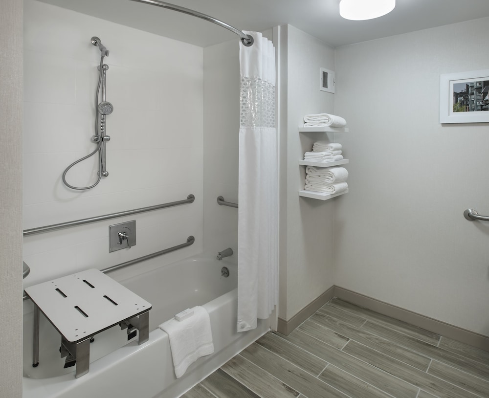Hampton Inn Boston Logan Airport - photo 14