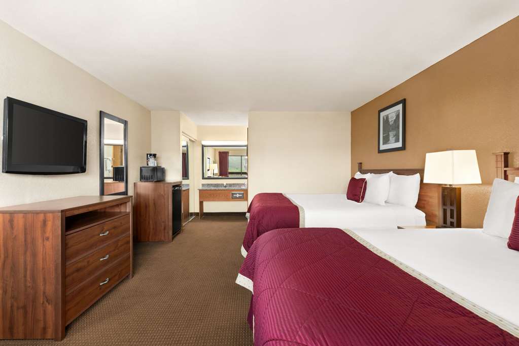 Baymont by Wyndham Cortez - photo 18