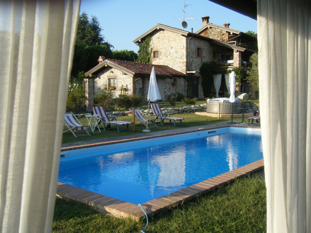 B&B Il Salice — 4-Star Luxury Hotel in Veruno, Italy