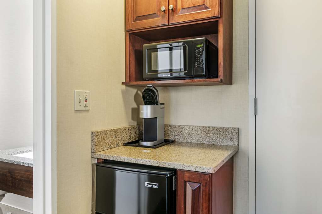 Best Western Springfield Hotel - photo 36