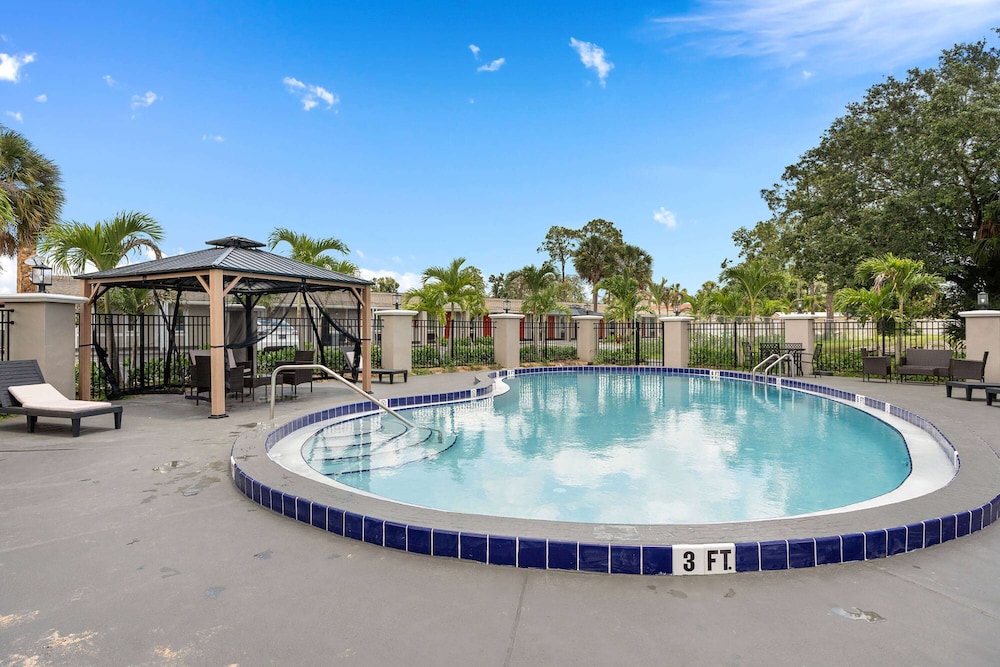 Super 8 by Wyndham Kissimmee Orlando - photo 38
