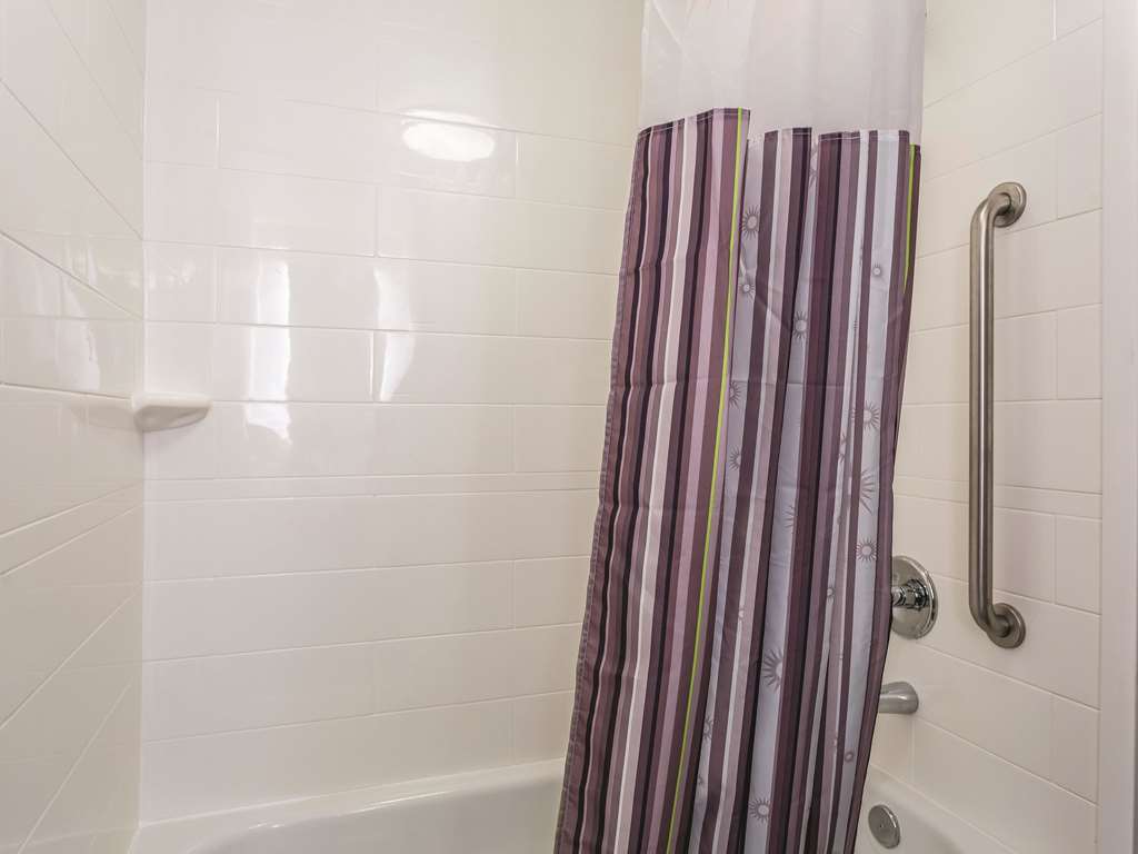La Quinta Inn & Suites by Wyndham Columbia Fort Meade - photo 27