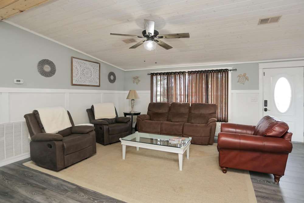 Flirty Flamingo by Pristine Properties Vacation Rentals — 4-Star Luxury Hotel in Port Saint Joe, United States