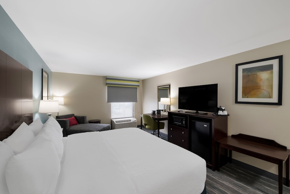 Hampton Inn Marshall - photo 5