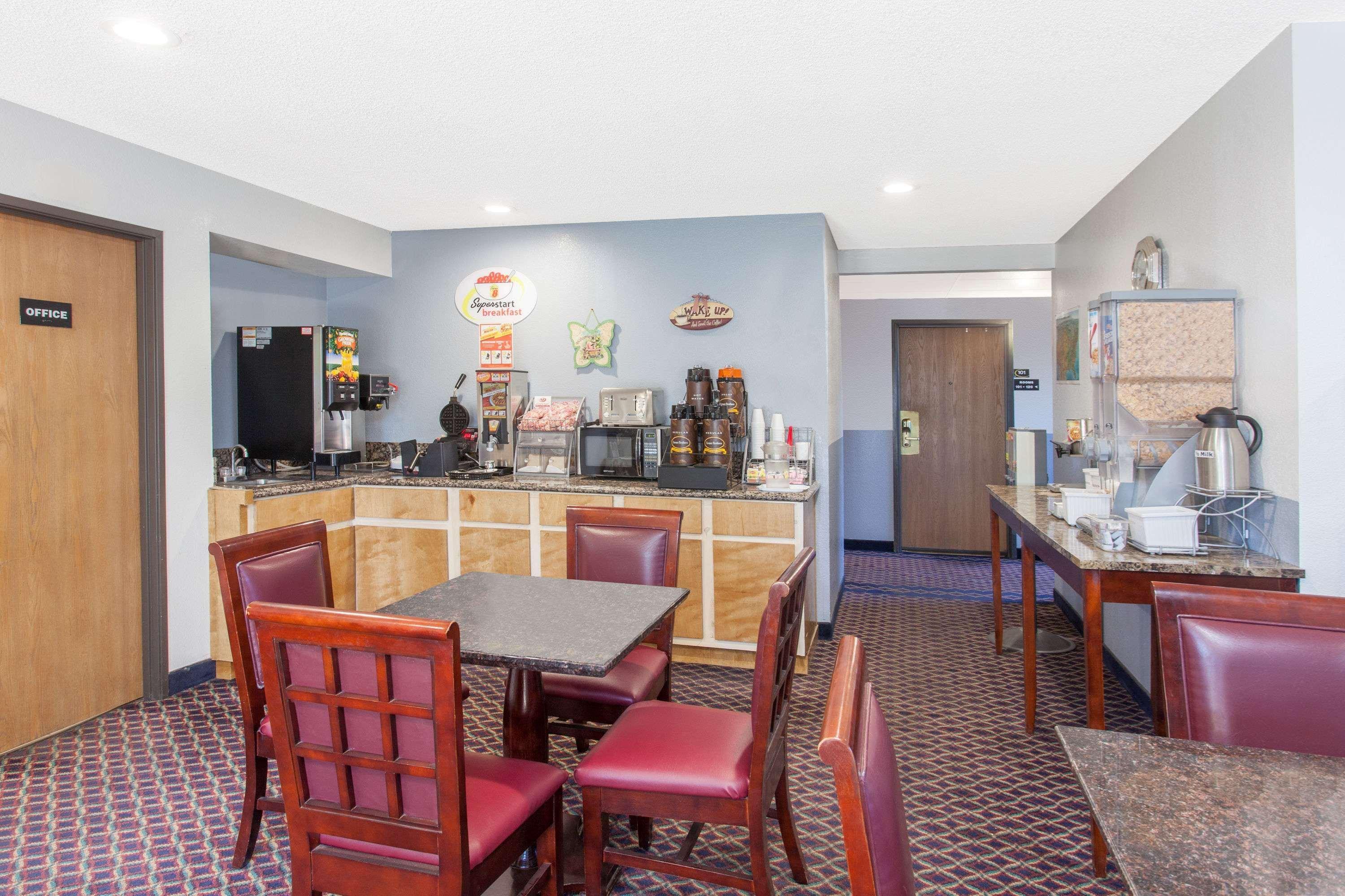 Super 8 by Wyndham Selma Fresno Area - photo 22