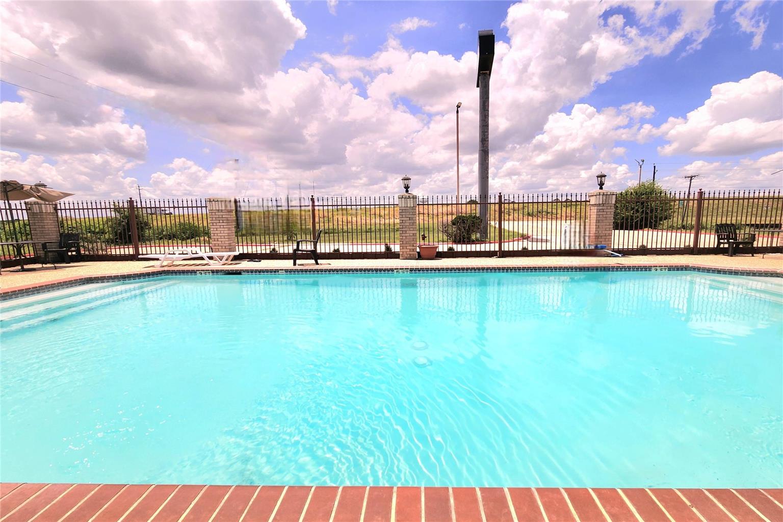 Days Inn by Wyndham Navasota - photo 9