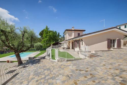 Villa Chiara Apt 2 Appartamento in Villa Con Piscina — 4-Star Luxury Hotel in Cavajon Veronese, Italy