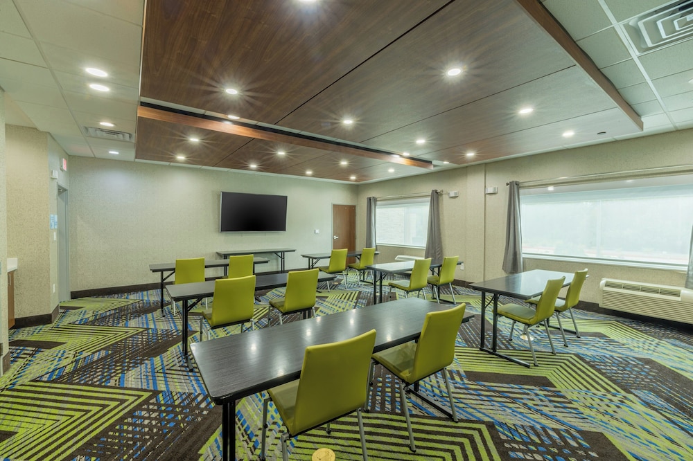 Holiday Inn Express & Suites Lindale Tyler by IHG - photo 37