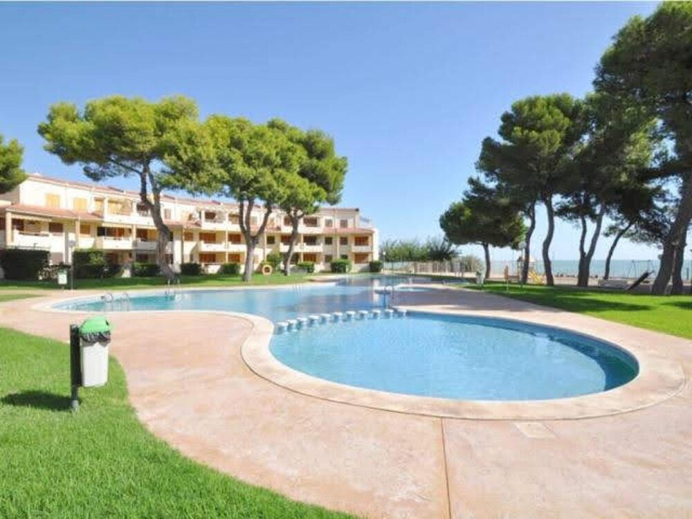 Comfortable Apartment in Alcanar with Shared Pool — 4-Star Luxury Hotel in Alcanar, Spain