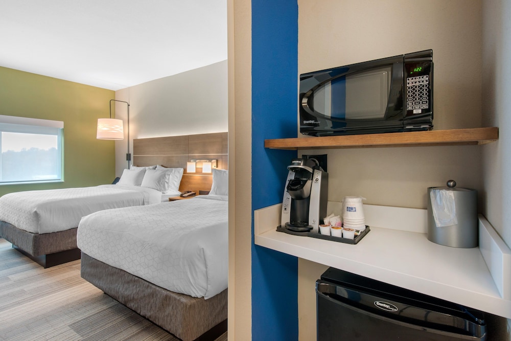 Holiday Inn Express & Suites Alachua Gainesville Area by IHG - photo 26