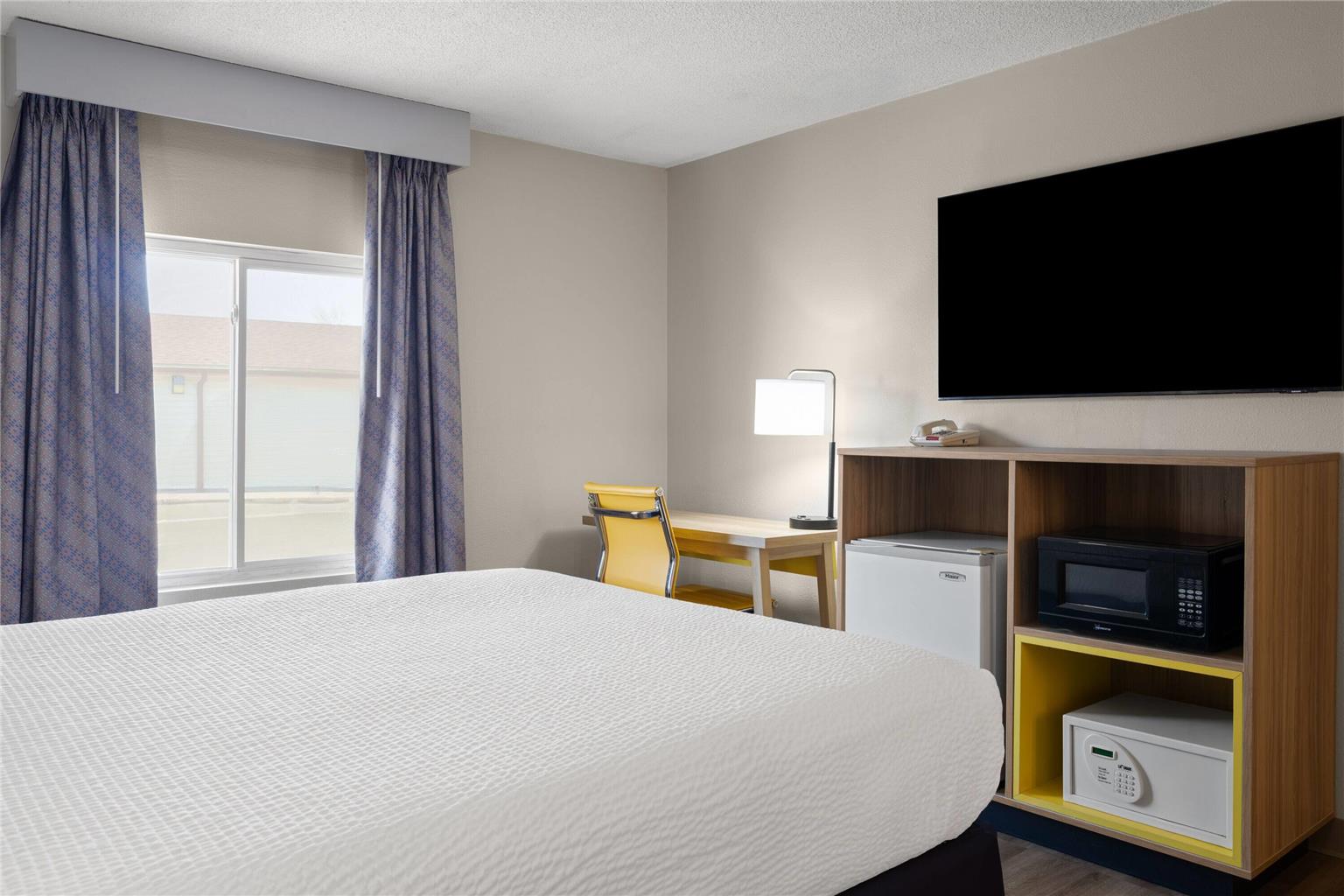 Days Inn by Wyndham Jamestown - photo 11