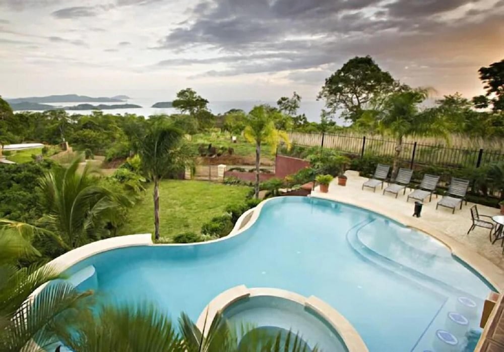 Playa Potrero Oceanview Villa Oasis with salt water pool for up to 8 people — 4-Star Luxury Hotel in Paraiso, Costa Rica