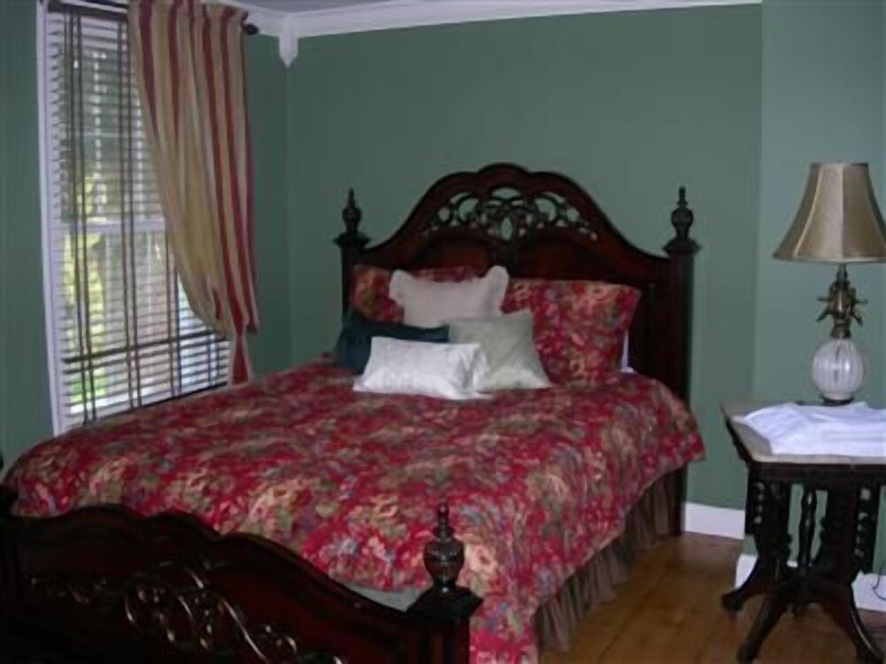 VanWinkle Inn - photo 5