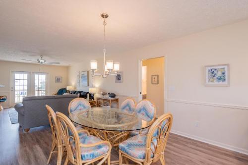 Pelican Palace by Oak Island Accommodations - photo 36