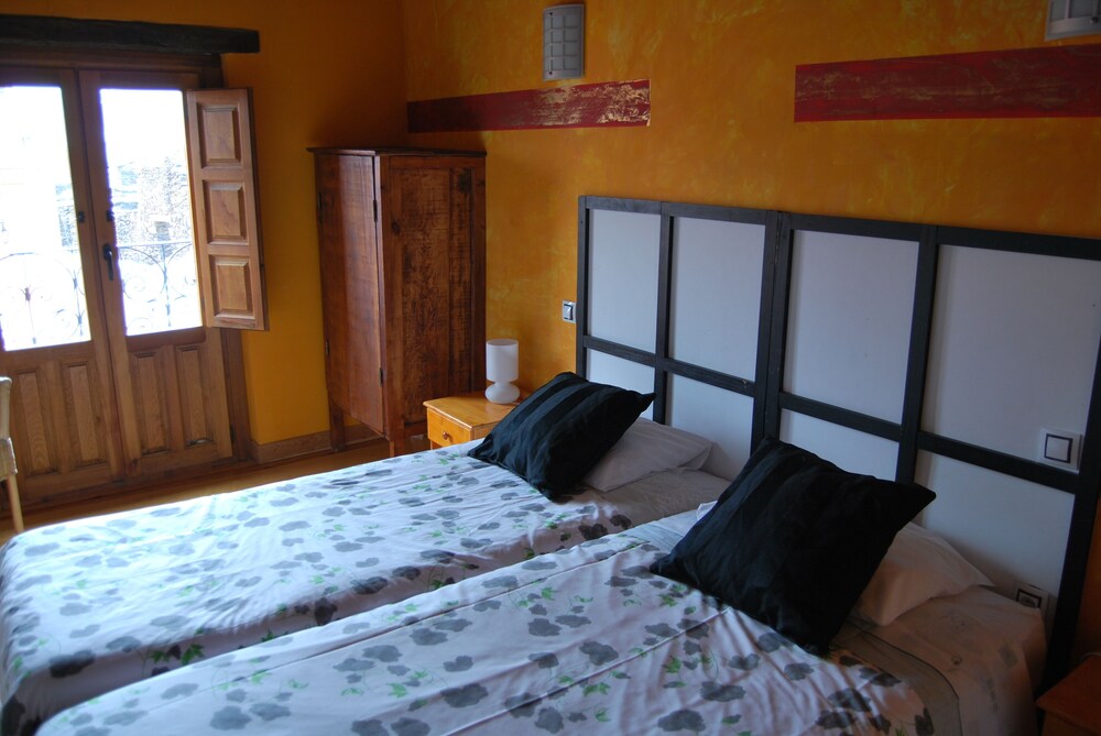 La Encantada Centro Hotel Rural — hotel in Riaza