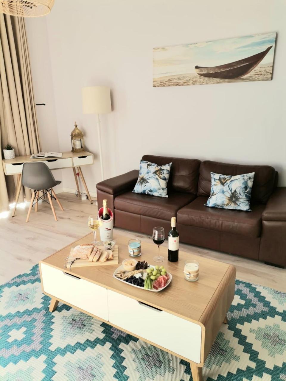 Surfers Corner Beach Apartment with Secure Parking