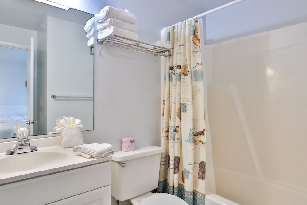 Coastal Waters Inn - photo 148