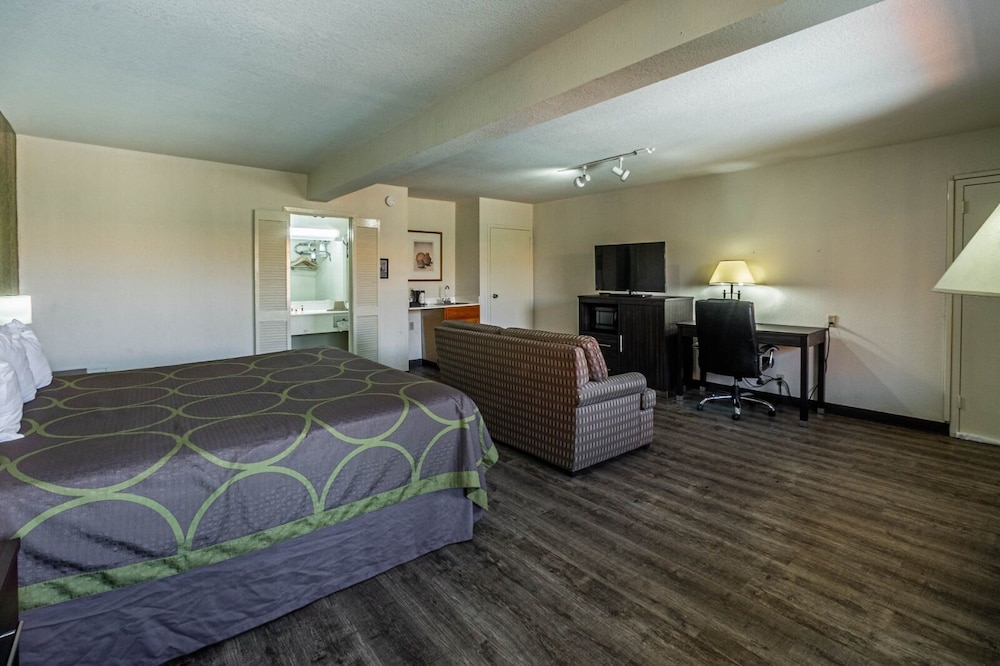 Super 8 by Wyndham El Paso Airport - photo 6