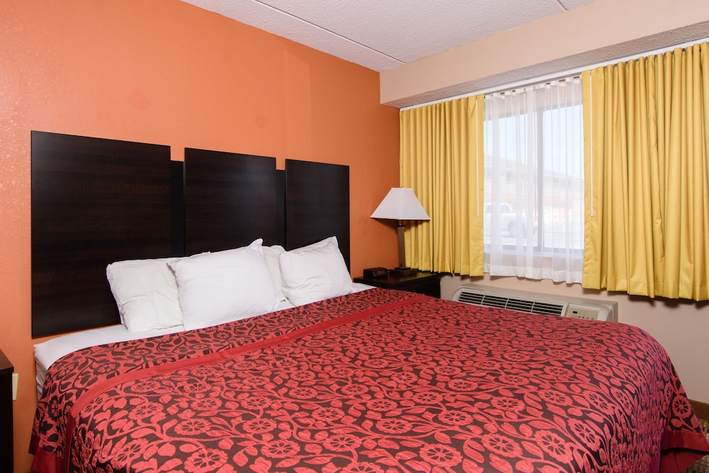 Days Inn By Wyndham Pittsburgh Harmarville - photo 9