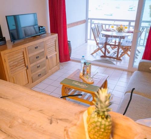 Vacances pieds dans l'eau — 4-Star Luxury Hotel in Les Trois-Ilets, Martinique