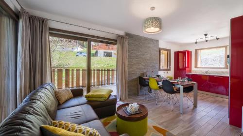 Les 4 Elements Apt D104 BO Immobilier Multipass ActAc 2024 offert — 4-Star Luxury Hotel in Chatel, France