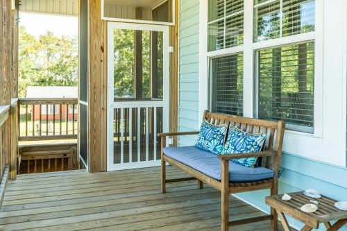 A Sloth's Retreat by Oak Island Accommodations - photo 17
