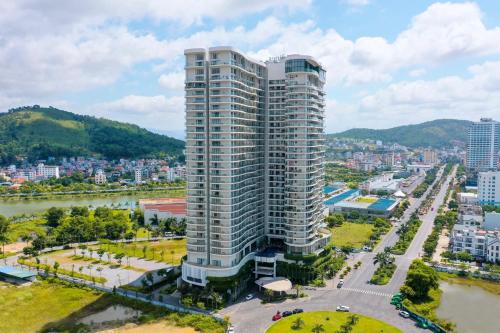 Bay View Halong Homestay Panoramic Bay View Luxury Apartment — 5-Star Luxury Hotel in Ha Long, Vietnam