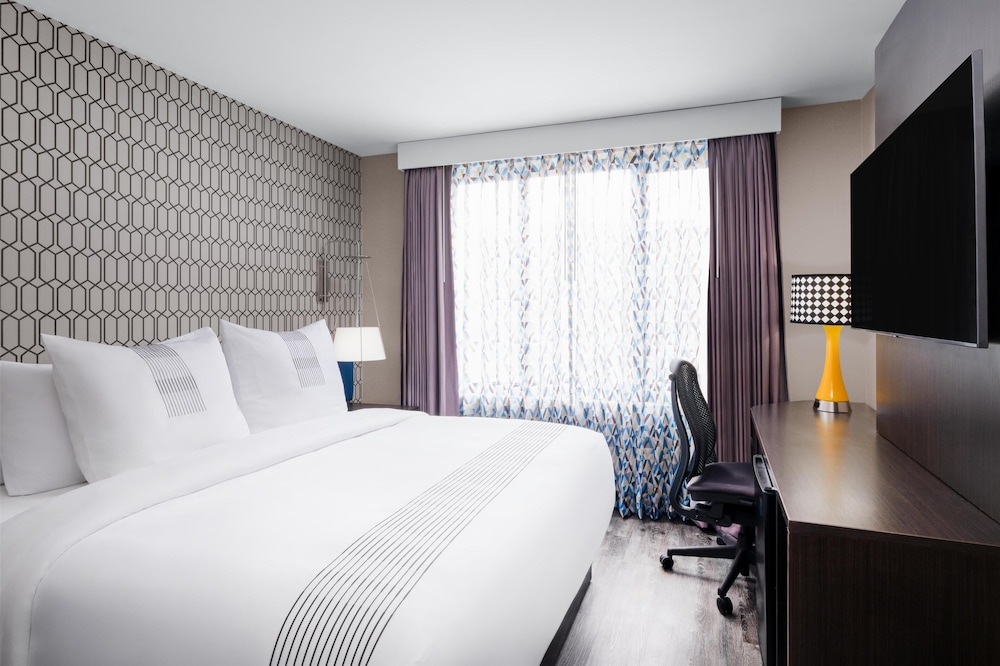 GLō Best Western Bronx NYC - photo 16