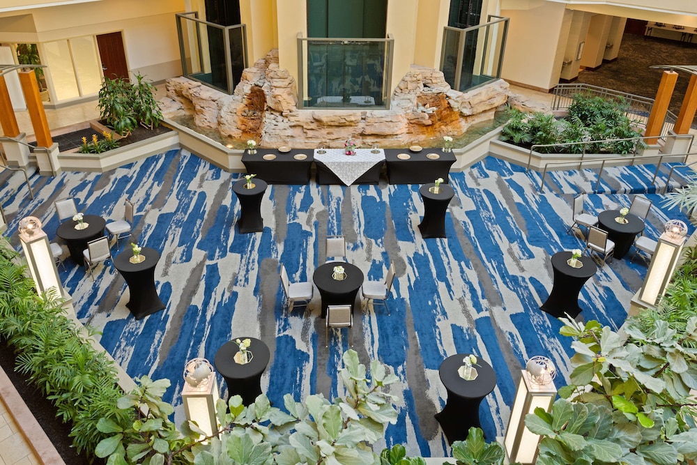 Embassy Suites by Hilton Tampa USF Near Busch Gardens - photo 45