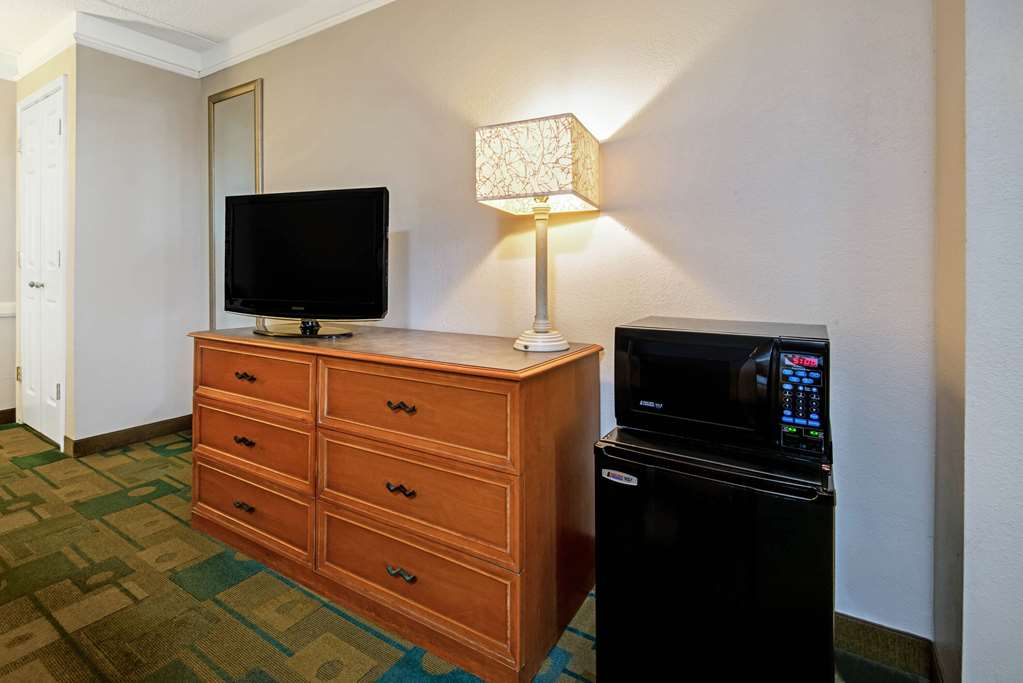 La Quinta Inn by Wyndham Amarillo Mid City - photo 10