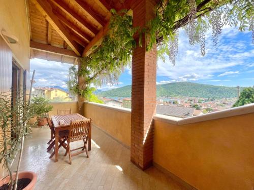 IseoLakeRental Casa Glicine — 4-Star Luxury Hotel in Sarnico, Italy