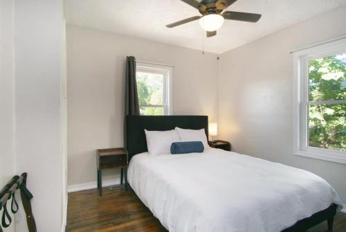 Gorgeous Notre Dame Get Away Comfy Beds WiFi Coffee Games - photo 13