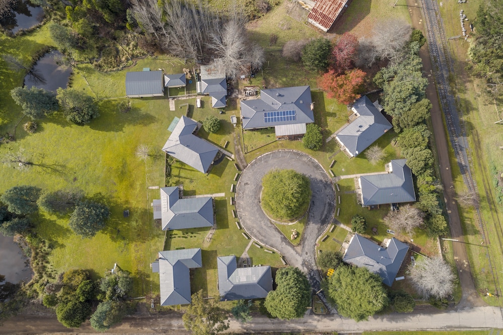 Giants Table And Cottages — Hobart