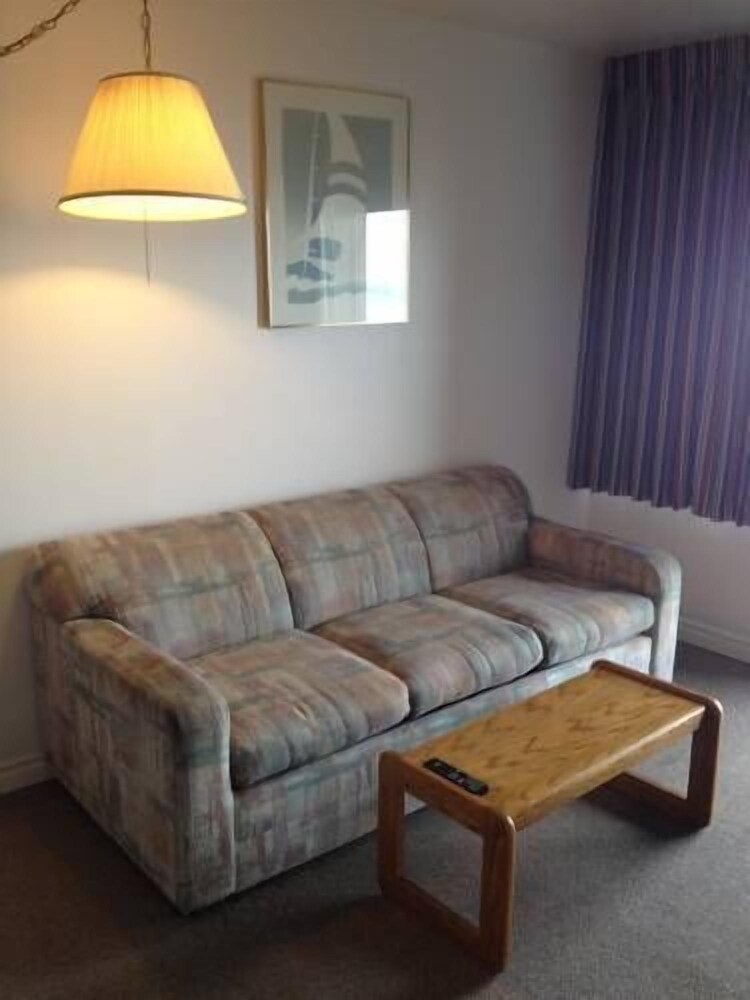 Cozy Cove Beachfront Resort Inn - photo 32