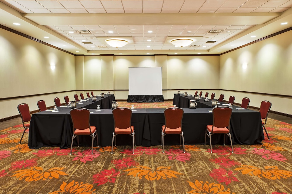 Hilton Garden Inn Cleveland Downtown - photo 25