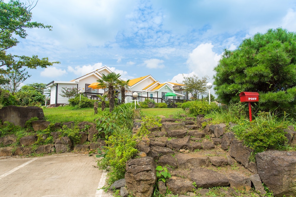 Arting Pension — 4-Star Luxury Hotel in Seogwipo, South Korea