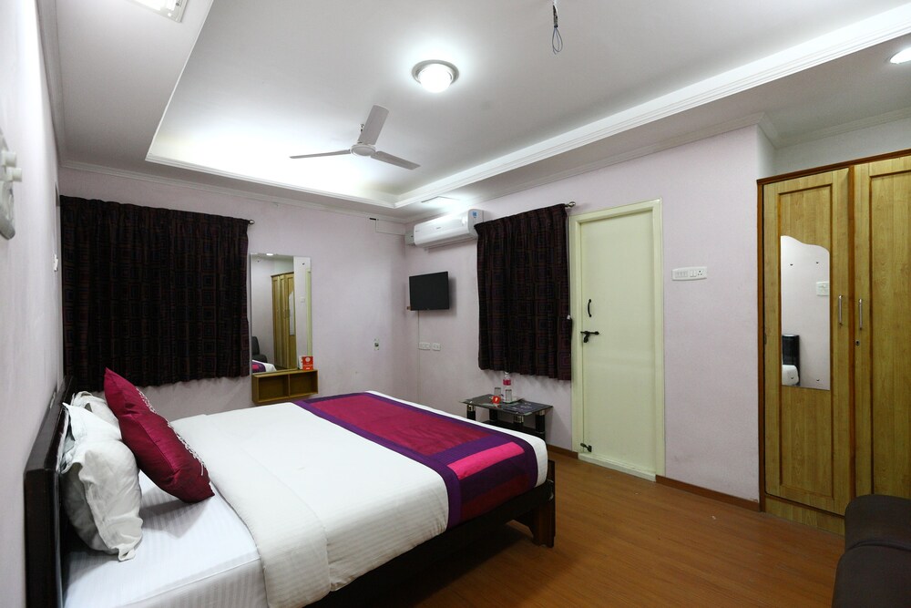 Oyo 6732 Dheeran Residency - carbon neutral hotel in Coimbatore