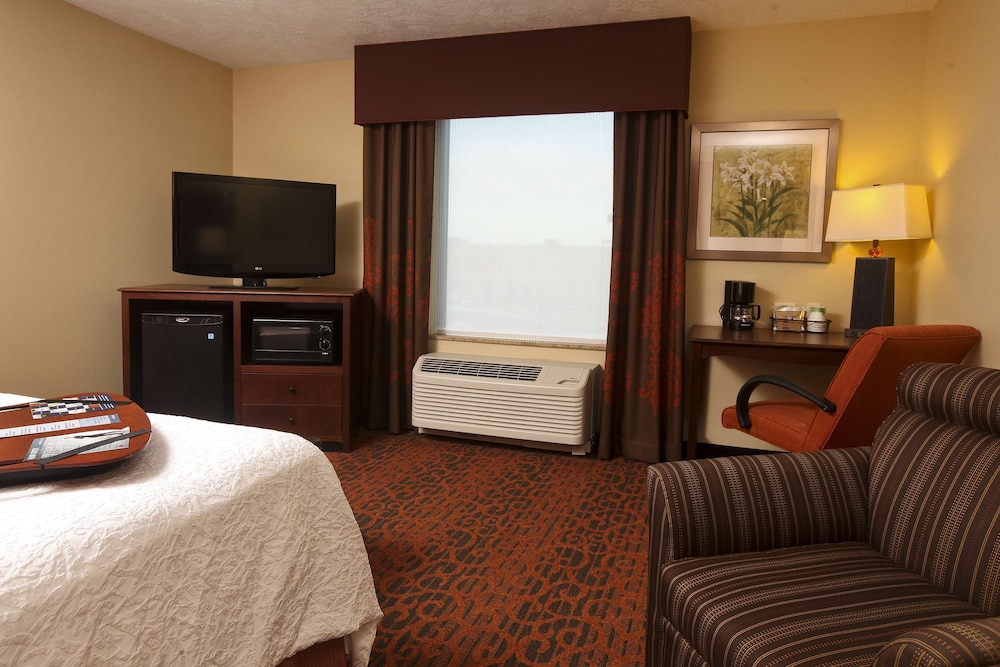 Hampton Inn & Suites by Hilton Fargo Medical Center - photo 10